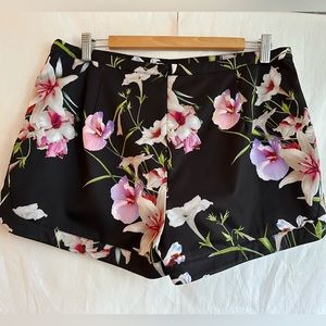 Ted Baker Black Floral Machele Mirrored Tropics Shorts, size 4 (US 10)